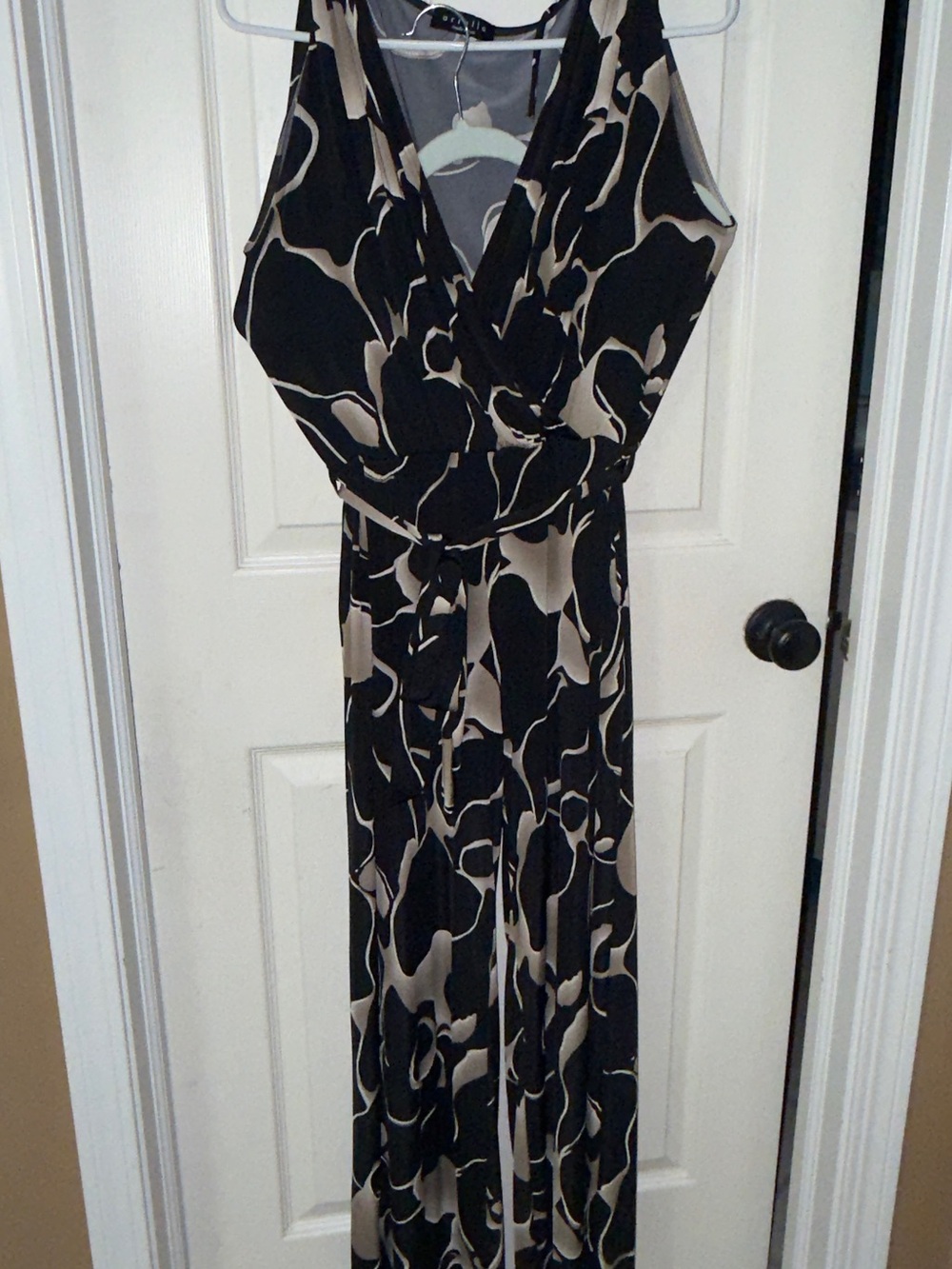 Arielle Black & Beige Floral Patterned Sleeveless Jumpsuit w/belt